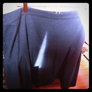 Pleated woolen skirt